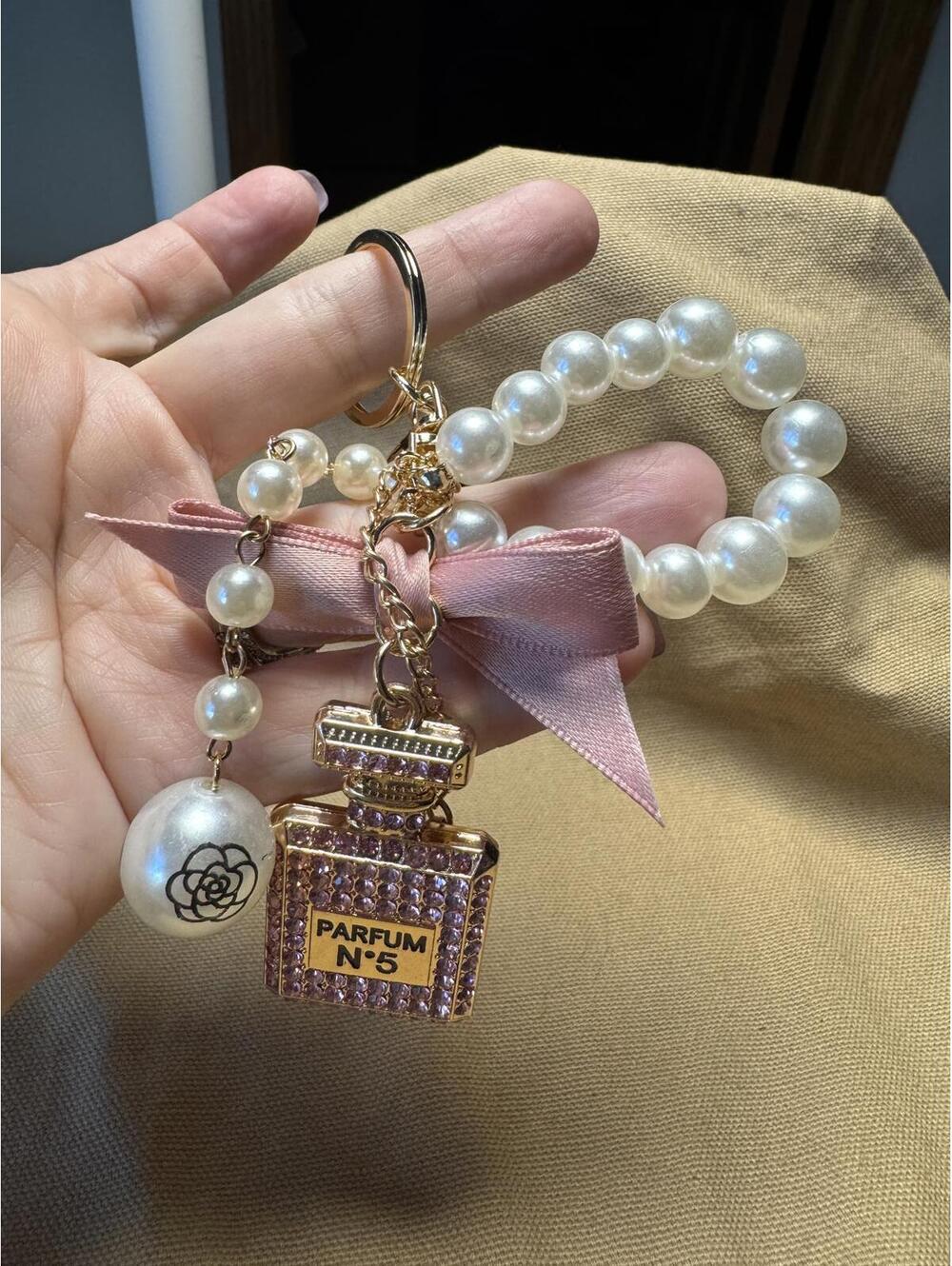 Elegant Parfum No. 5 Pink Crystal Keychain Pearls and Bow - Picture 3 of 3